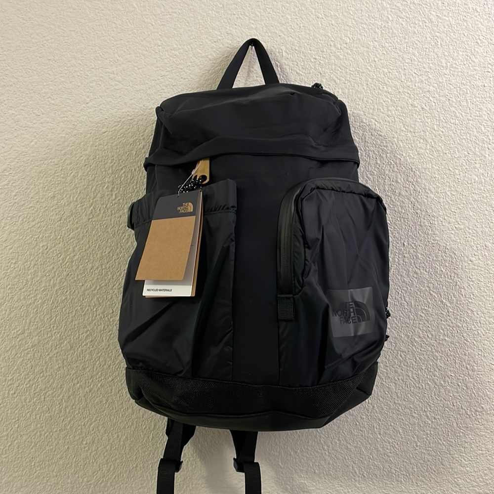 NWT The North Face Mountain Daypack Small, 18L backpack